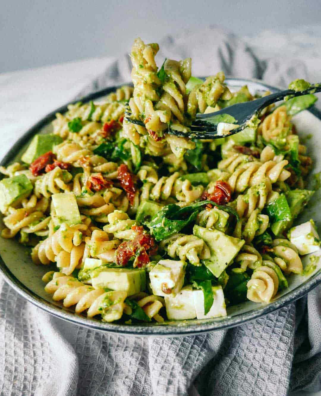 Pastasalat Vegansk Opskrift Med Pesto Og Solt Rrede Tomater