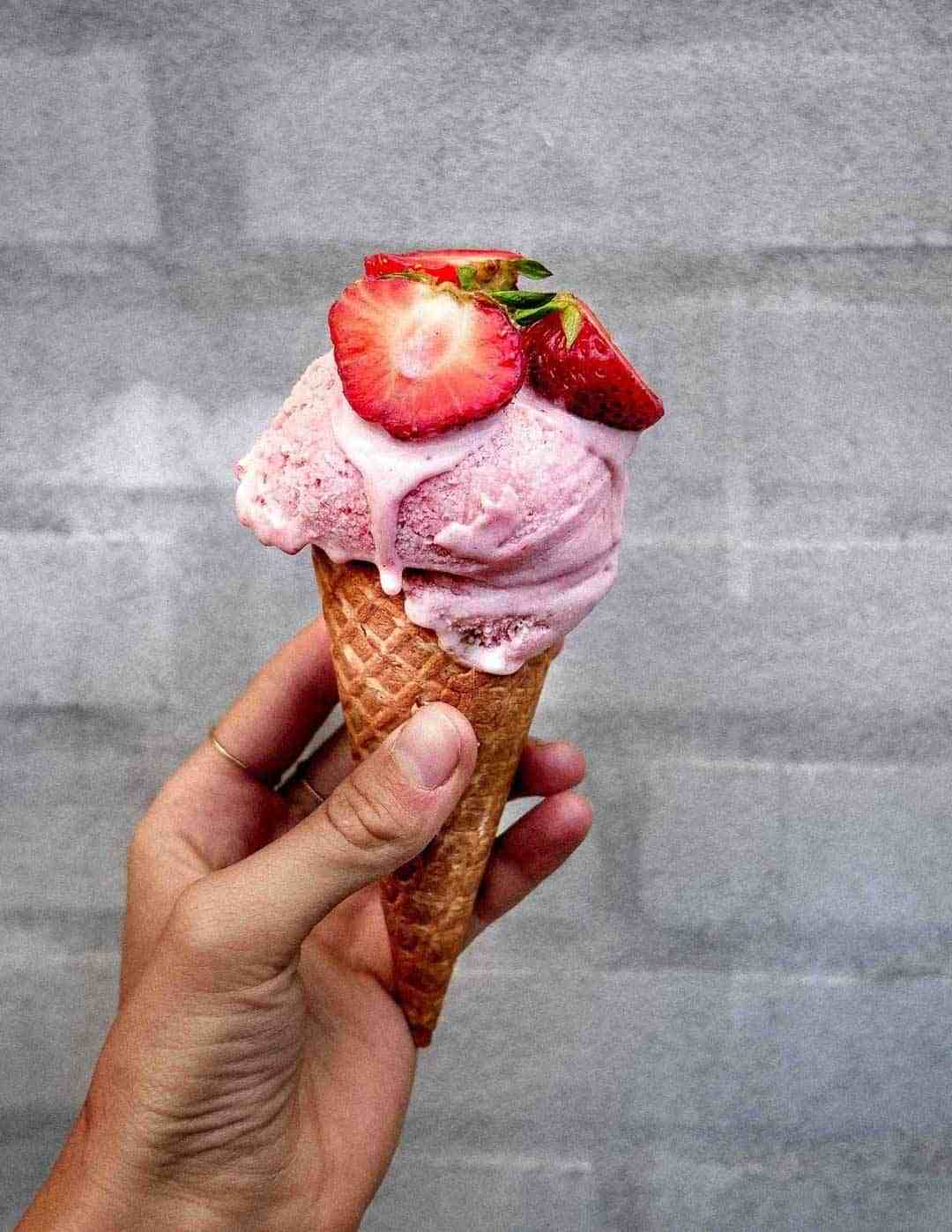 ice cream strawberry