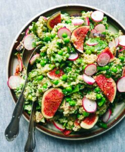 quinoa salat med figner og radiser