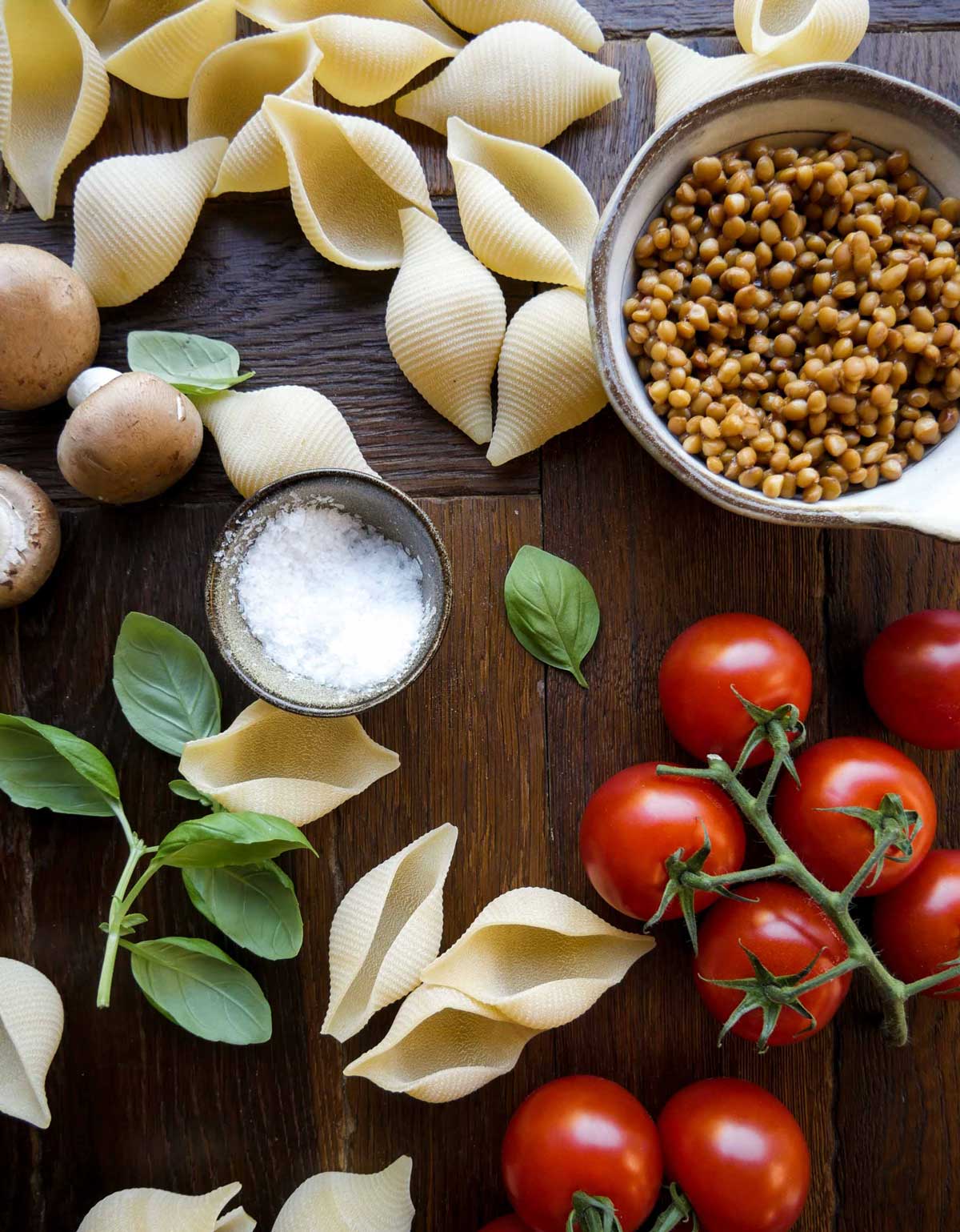 store pastaskaller konkylie pasta med grøntsager