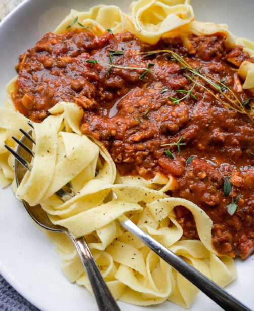 Vegansk bolognese Opskrift på kødsovs med linser på 30 min.