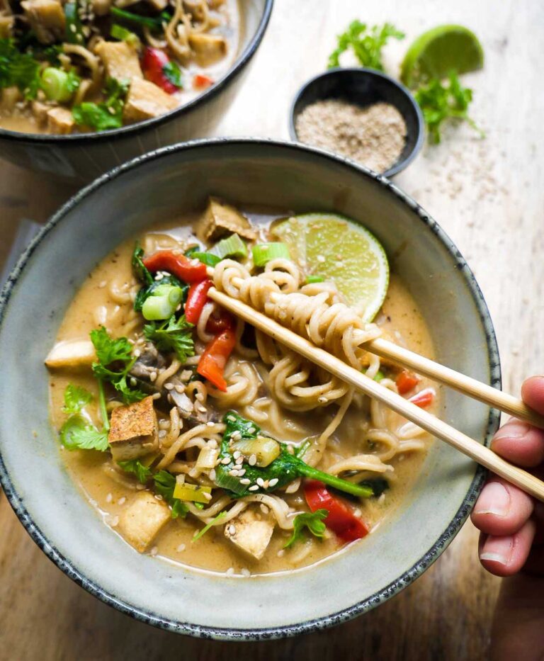 Vegansk thai suppe Opskrift på thaisuppe med nudler på 30 min.