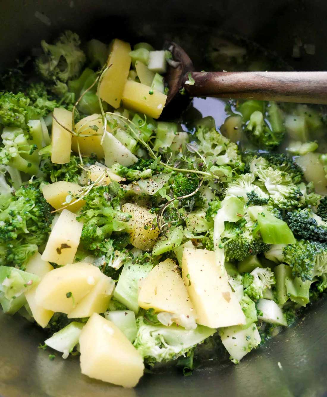 suppe med broccoli og kartoffel