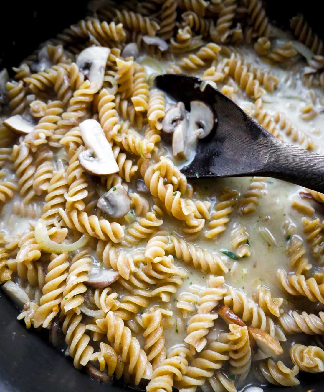 pastaskruer, svampe og løg