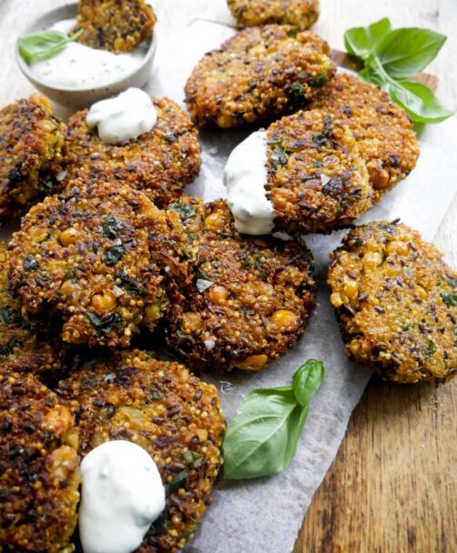 Quinoa Bowl Opskrift på vegansk sund salatskål og quinoabowl