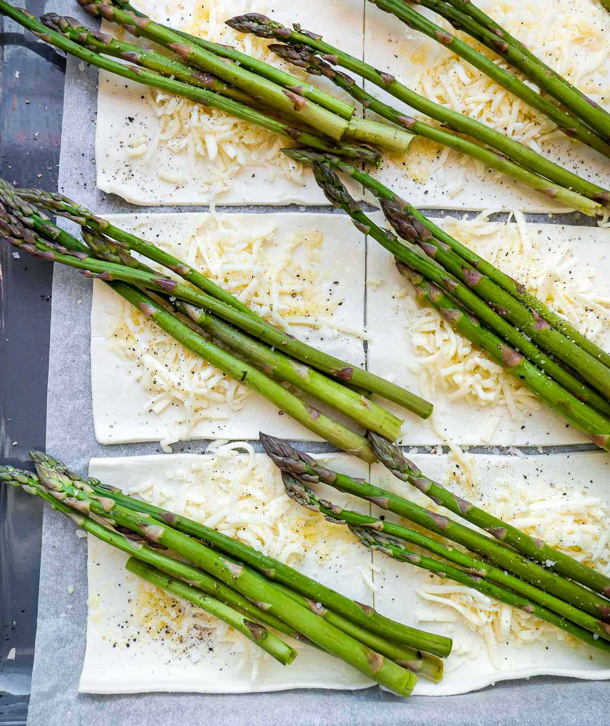 asparges i butterdej med vegansk ost
