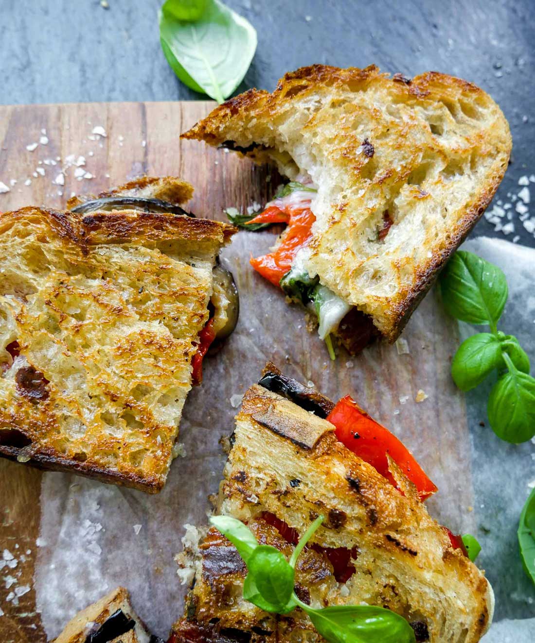 toast bid med aubergine og peberfrugt 