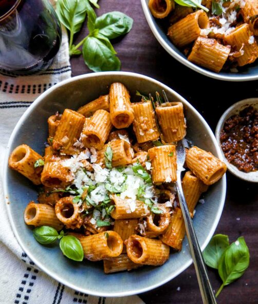 Pasta med pesto – Super nem rød pesto pasta aftensmad på 20 min.