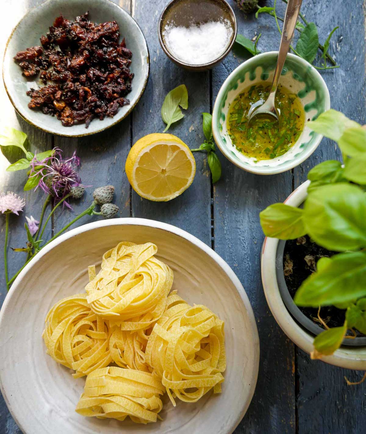 ingredienser til vegansk sommer carbonara