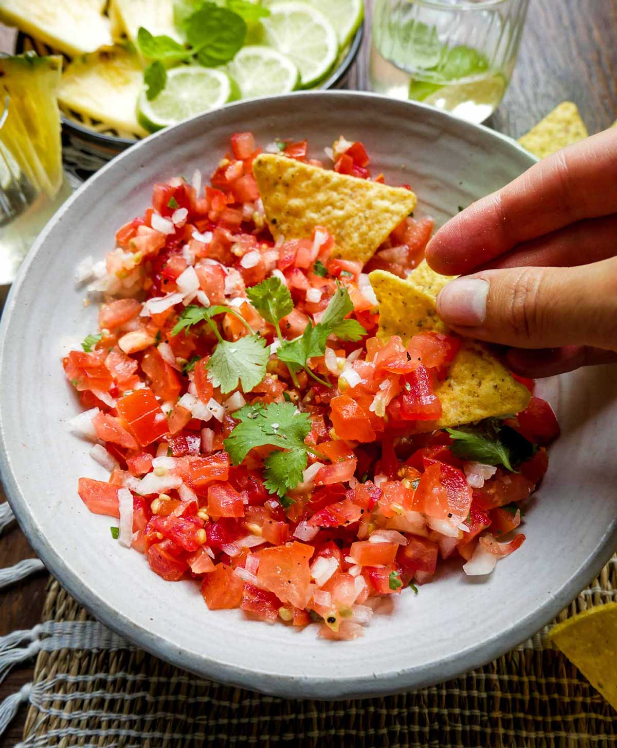 mexi pico salsa opskrift med tomater, løg og koriander