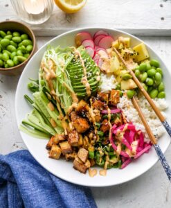 nem vegansk poke bowl med tofu