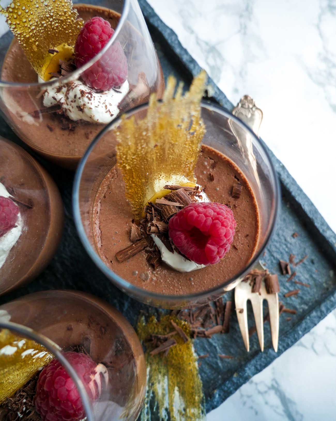 mousse med chokolade og hindbær vegansk dessert