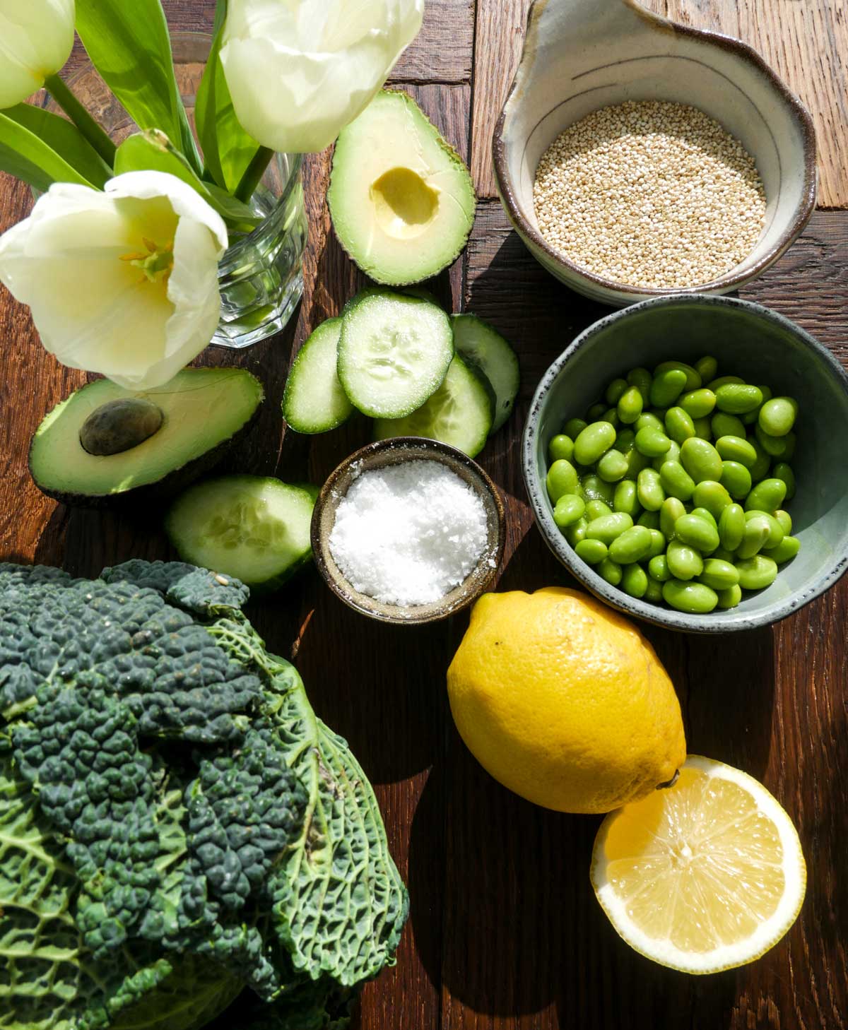 ingredienser salat kål og avocado