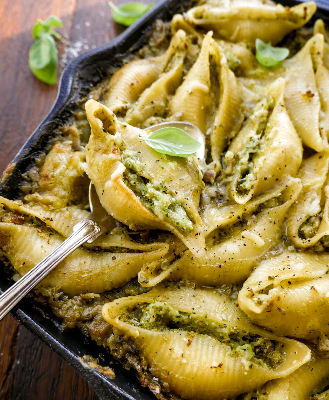 pastaskaller med ost og broccoli